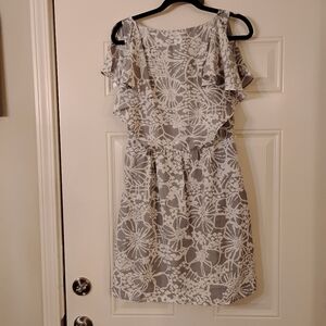 Julian Taylor Gray and White Floral Mini Dress. Missing Belt. Good Condition.